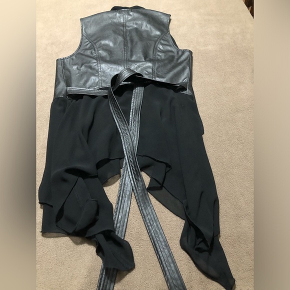 Double Zero Vest. Faux Leather and Chiffon. Size small. Black. - Picture 3 of 6